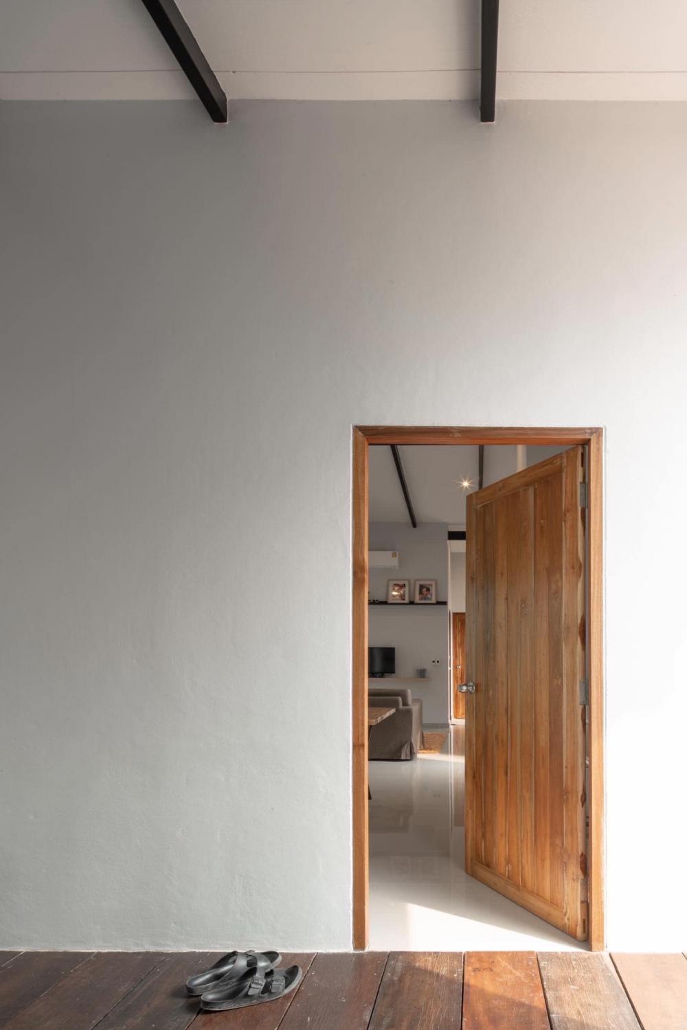 บ้านปูนชั้นเดียวกลางสวนมะพร้าว ออกแบบได้น่าอยู่และลงตัว รูปที่ 15