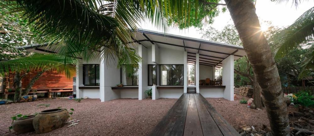 บ้านปูนชั้นเดียวกลางสวนมะพร้าว ออกแบบได้น่าอยู่และลงตัว รูปที่ 16