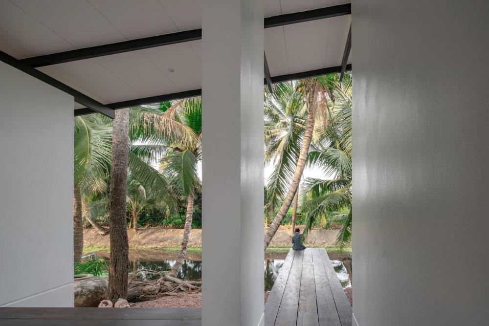 บ้านปูนชั้นเดียวกลางสวนมะพร้าว ออกแบบได้น่าอยู่และลงตัว รูปที่ 4