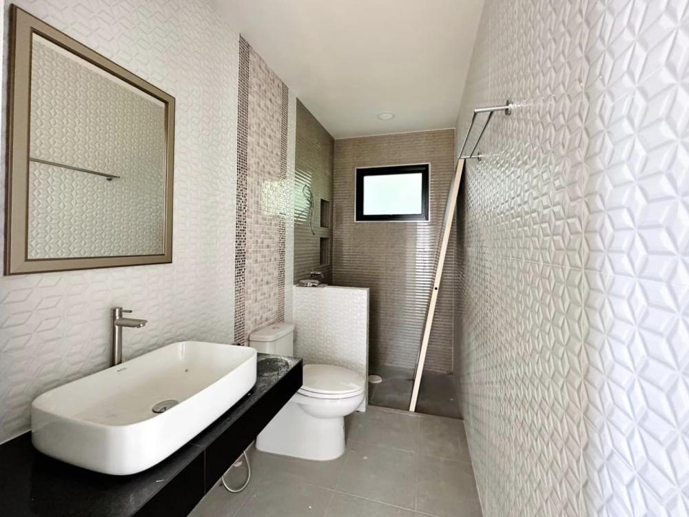 บ้านทรงปั้นหยาตกแต่งแบบมินิมอล ขนาด 3 ห้องนอน 2 ห้องน้ำ รูปที่ 8