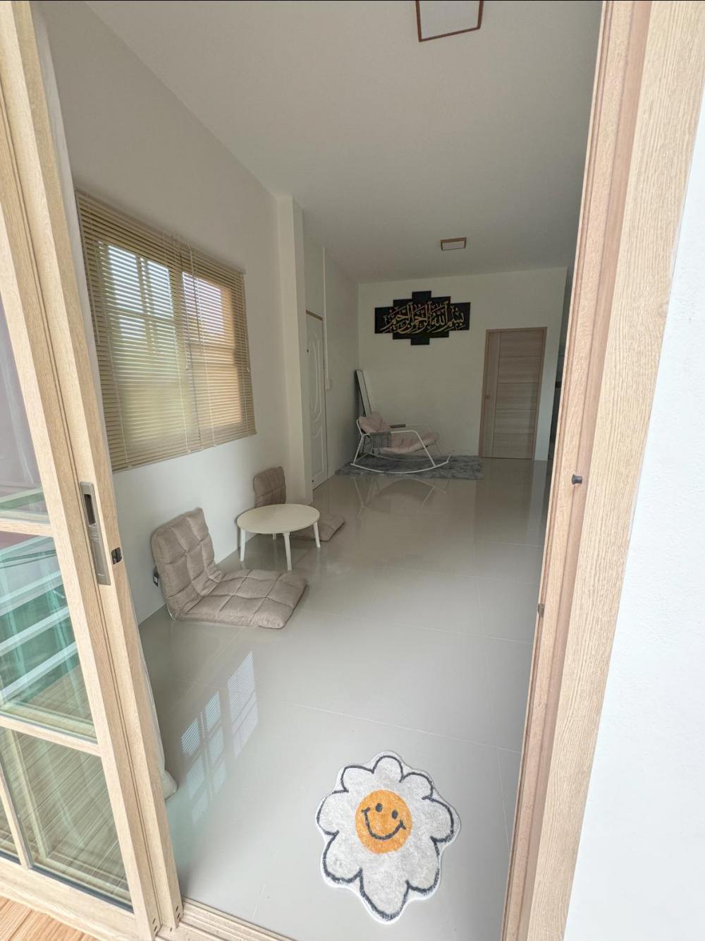 ไอเดียบ้านมินิมอล 2 ชั้นขนาดเล็ก ด้านล่างโถง รูปที่ 13