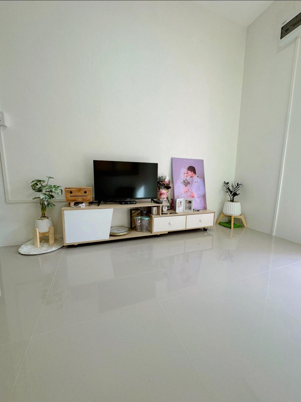 ไอเดียบ้านมินิมอล 2 ชั้นขนาดเล็ก ด้านล่างโถง รูปที่ 9