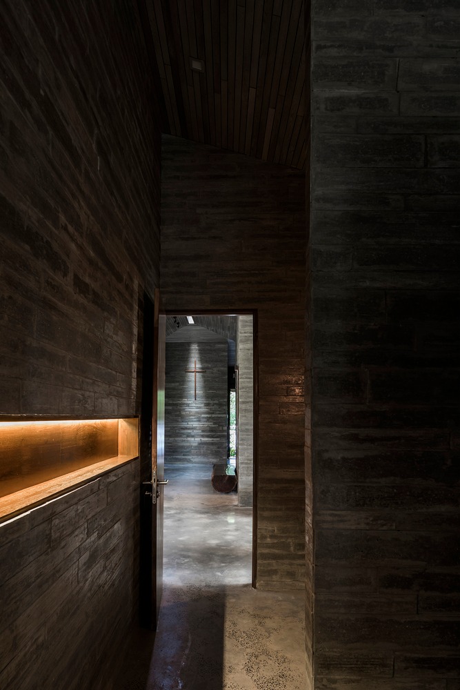 ไอเดียบ้านมีน้ำล้อมรอบไว้เลี้ยงปลาสวยงาม ร่มรื่นเย็นสบาย รูปที่ 13