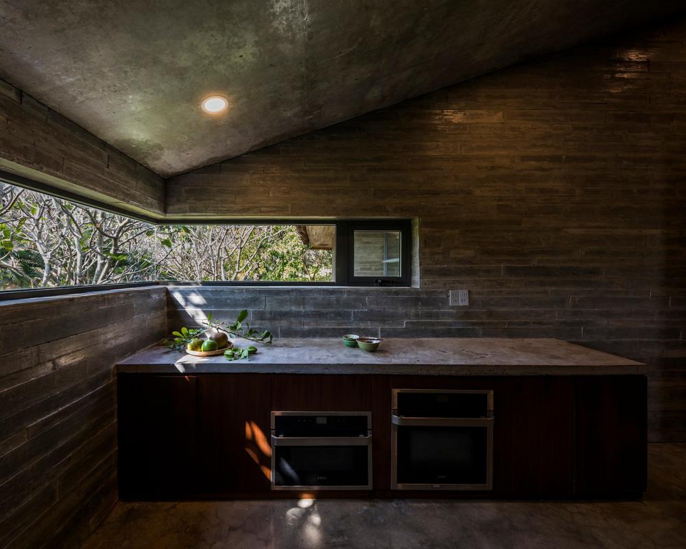 ไอเดียบ้านมีน้ำล้อมรอบไว้เลี้ยงปลาสวยงาม ร่มรื่นเย็นสบาย รูปที่ 14