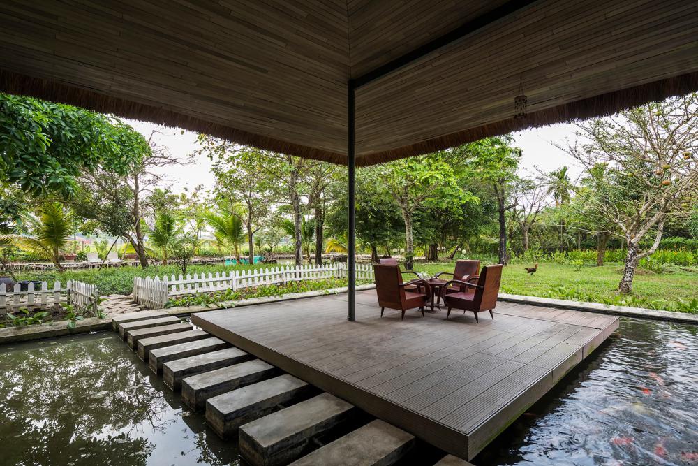 ไอเดียบ้านมีน้ำล้อมรอบไว้เลี้ยงปลาสวยงาม ร่มรื่นเย็นสบาย รูปที่ 16