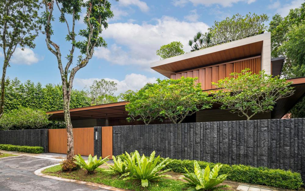 บ้านโมเดิร์นทรงกล่องผสานไม้และลายไม้ โดยสถาปนิกต่างชาติ รูปที่ 4