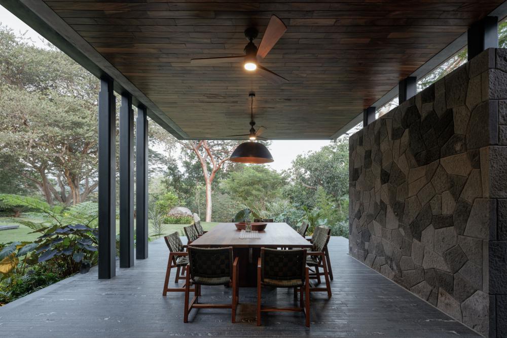 บ้านโมเดิร์นทรงกล่องบนพื้นที่ขนาดใหญ่และมีการจัดสวนที่ลงตัว รูปที่ 18