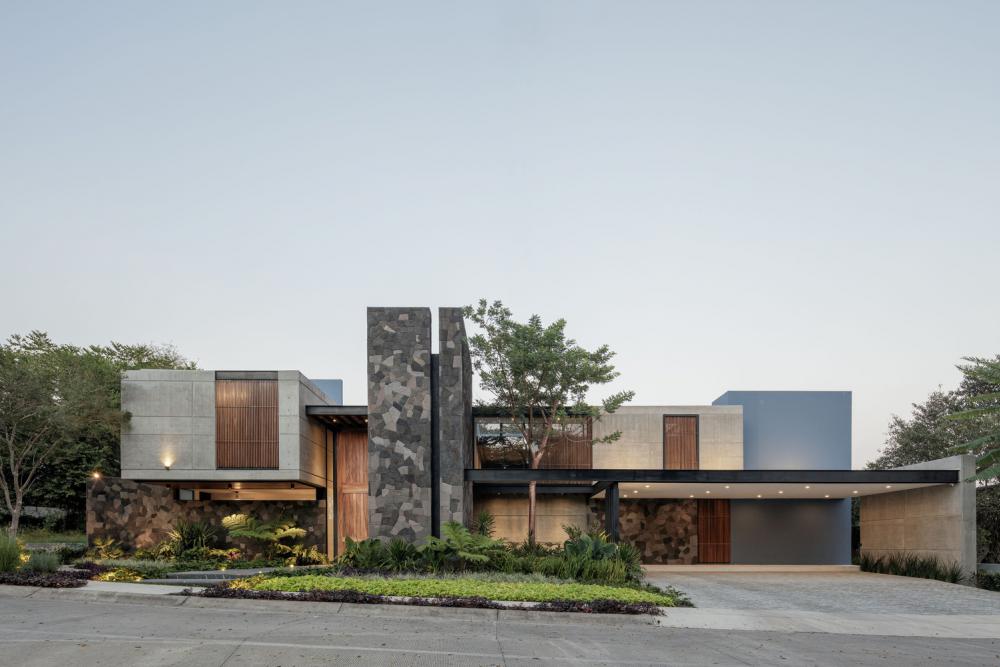 บ้านโมเดิร์นทรงกล่องบนพื้นที่ขนาดใหญ่และมีการจัดสวนที่ลงตัว รูปที่ 21