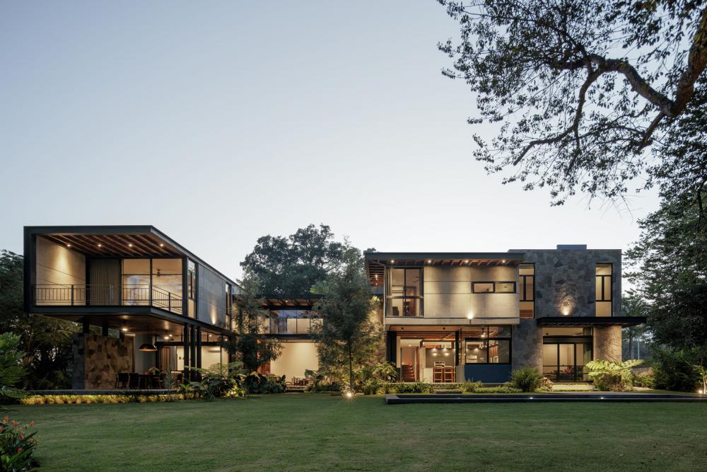 บ้านโมเดิร์นทรงกล่องบนพื้นที่ขนาดใหญ่และมีการจัดสวนที่ลงตัว รูปที่ 23