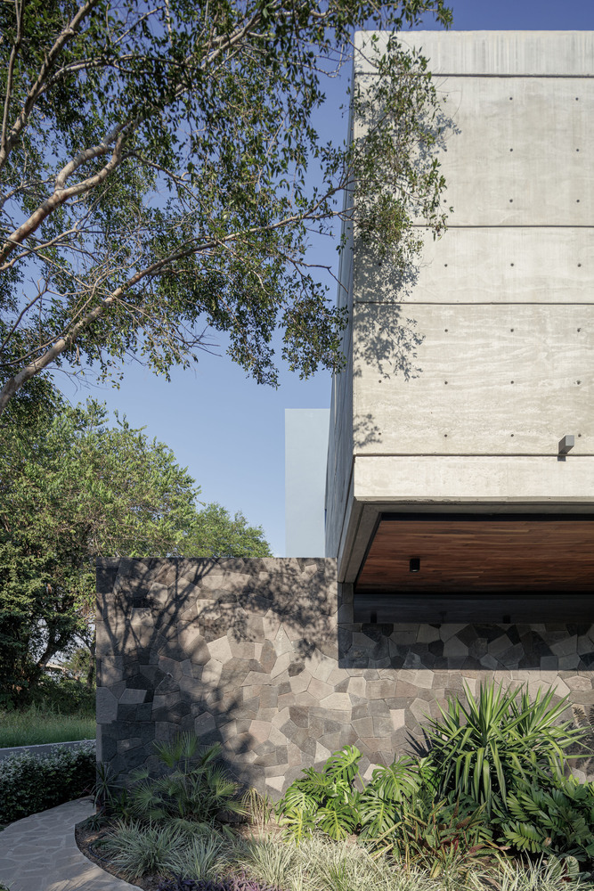บ้านโมเดิร์นทรงกล่องบนพื้นที่ขนาดใหญ่และมีการจัดสวนที่ลงตัว รูปที่ 8