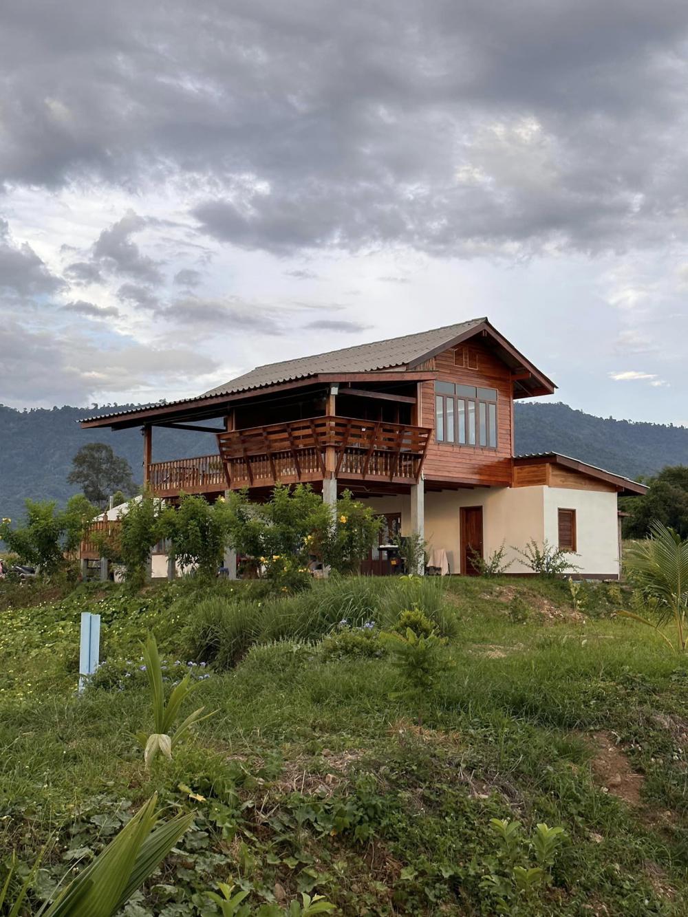 บ้านสวนพิมพ์สุข บ้านไม้สองชั้นใต้ถุนสูง ในบรรยากาศสุดสงบ แวดล้อมด้วยธรรมชาติของทิวเขาเนินมะปราง ในจังหวัดพิษณุโลก รูปที่ 12