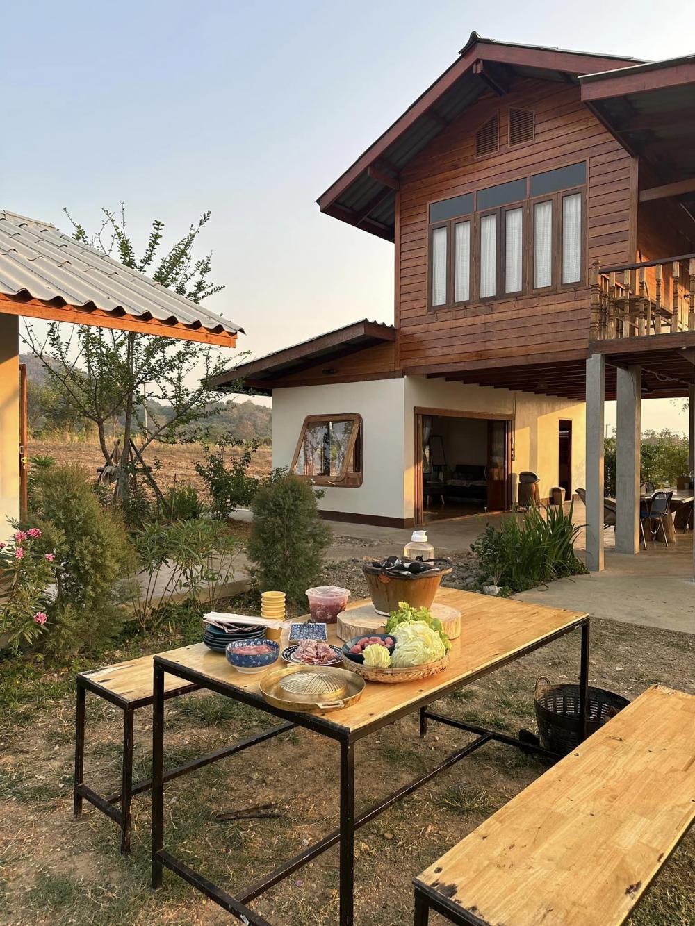 บ้านสวนพิมพ์สุข บ้านไม้สองชั้นใต้ถุนสูง ในบรรยากาศสุดสงบ แวดล้อมด้วยธรรมชาติของทิวเขาเนินมะปราง ในจังหวัดพิษณุโลก รูปที่ 13