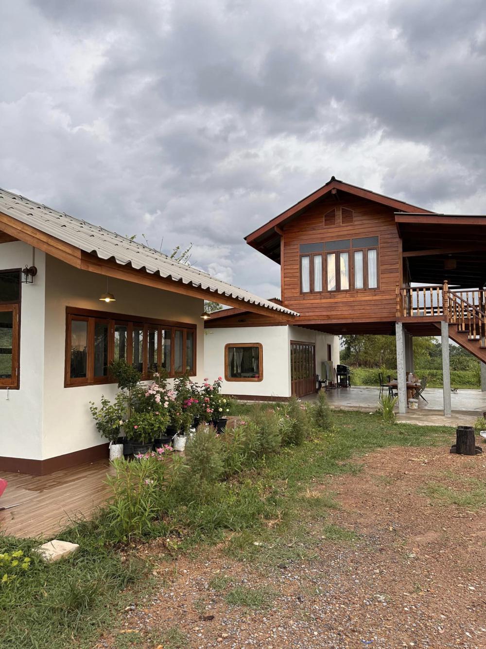 บ้านสวนพิมพ์สุข บ้านไม้สองชั้นใต้ถุนสูง ในบรรยากาศสุดสงบ แวดล้อมด้วยธรรมชาติของทิวเขาเนินมะปราง ในจังหวัดพิษณุโลก รูปที่ 14