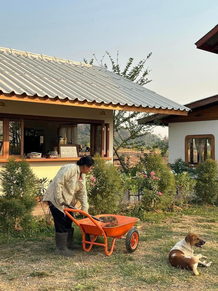 บ้านสวนพิมพ์สุข บ้านไม้สองชั้นใต้ถุนสูง ในบรรยากาศสุดสงบ แวดล้อมด้วยธรรมชาติของทิวเขาเนินมะปราง ในจังหวัดพิษณุโลก รูปที่ 6