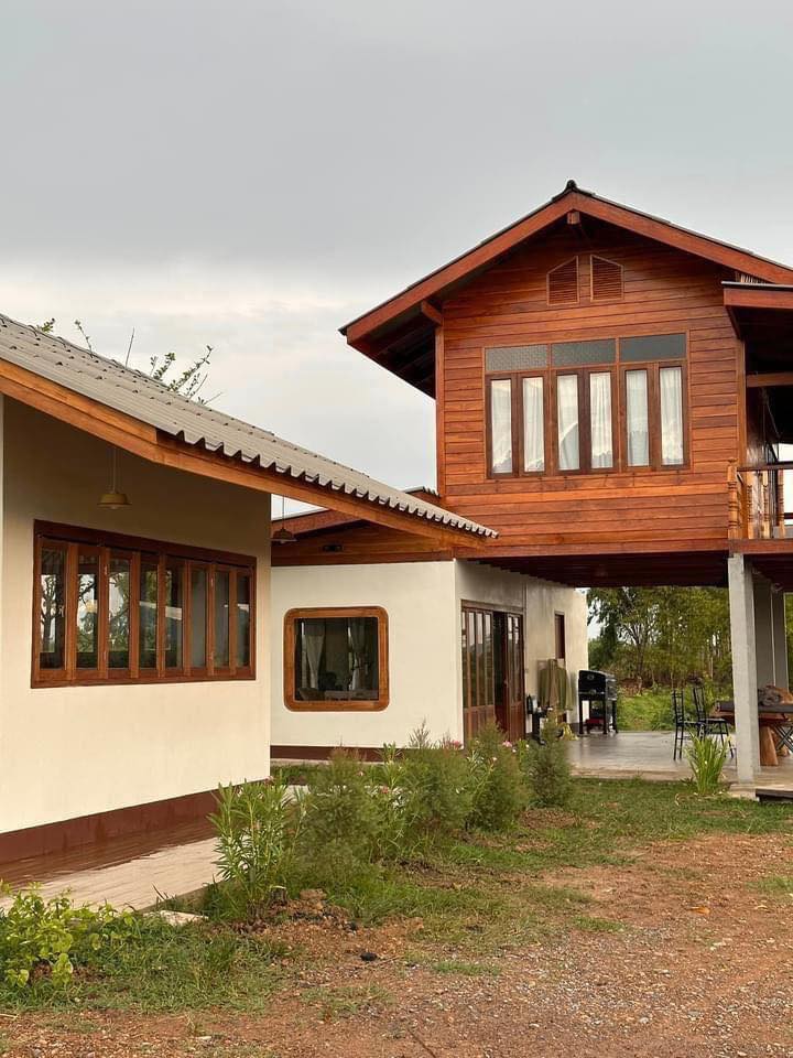 บ้านสวนพิมพ์สุข บ้านไม้สองชั้นใต้ถุนสูง ในบรรยากาศสุดสงบ แวดล้อมด้วยธรรมชาติของทิวเขาเนินมะปราง ในจังหวัดพิษณุโลก รูปที่ 8