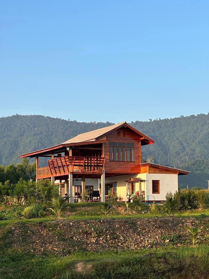 บ้านสวนพิมพ์สุข บ้านไม้สองชั้นใต้ถุนสูง ในบรรยากาศสุดสงบ แวดล้อมด้วยธรรมชาติของทิวเขาเนินมะปราง ในจังหวัดพิษณุโลก รูปที่ 24