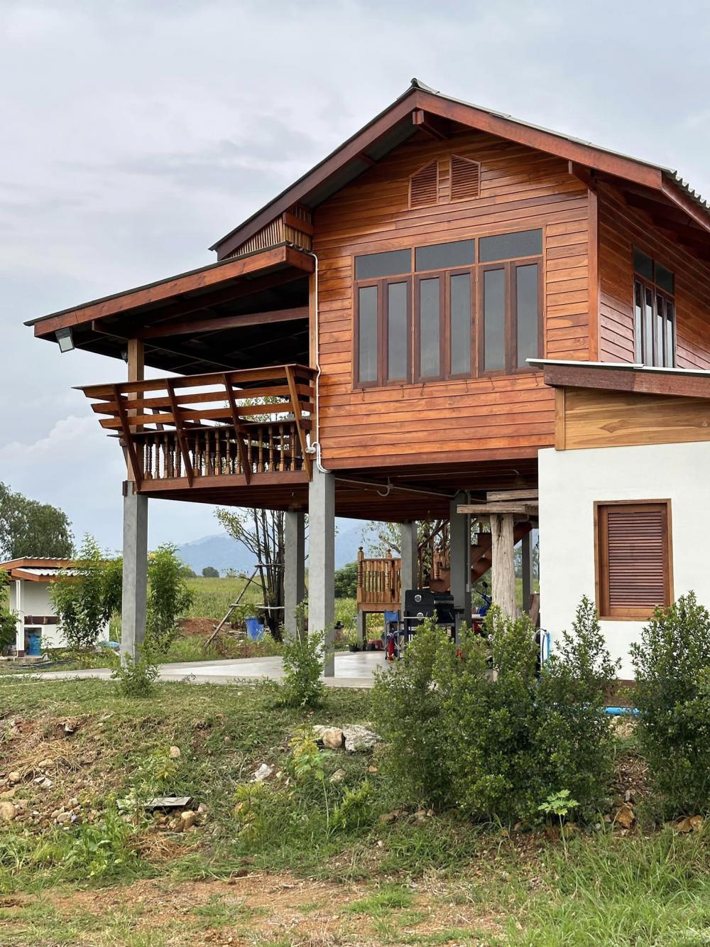 บ้านสวนพิมพ์สุข บ้านไม้สองชั้นใต้ถุนสูง ในบรรยากาศสุดสงบ แวดล้อมด้วยธรรมชาติของทิวเขาเนินมะปราง ในจังหวัดพิษณุโลก รูปที่ 25