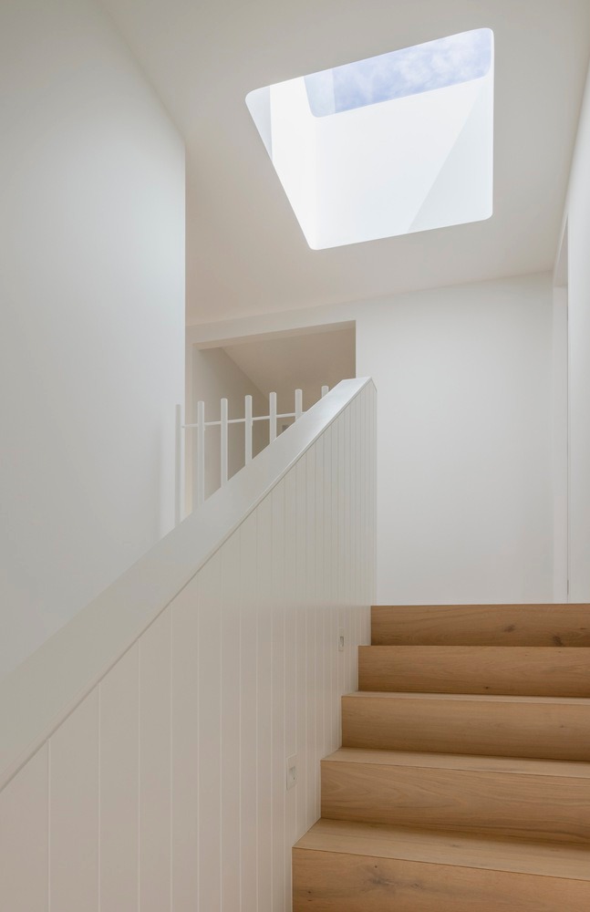 ไอเดียบ้านมินิมอลมูจิโทนสีขาว ออกแบบโดยสถาปนิกต่างชาติ รูปที่ 12