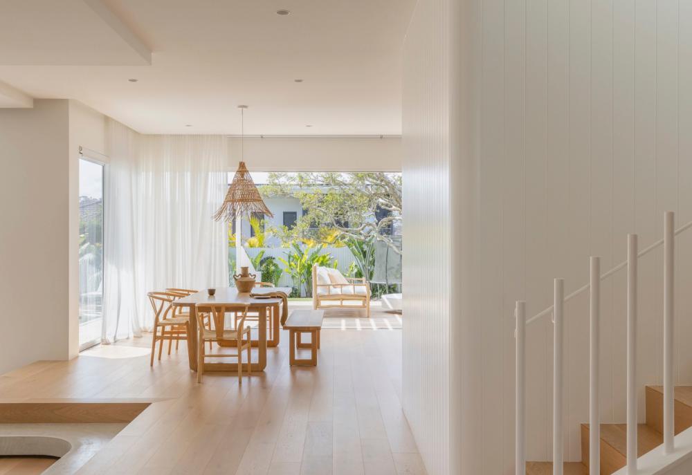 ไอเดียบ้านมินิมอลมูจิโทนสีขาว ออกแบบโดยสถาปนิกต่างชาติ รูปที่ 4