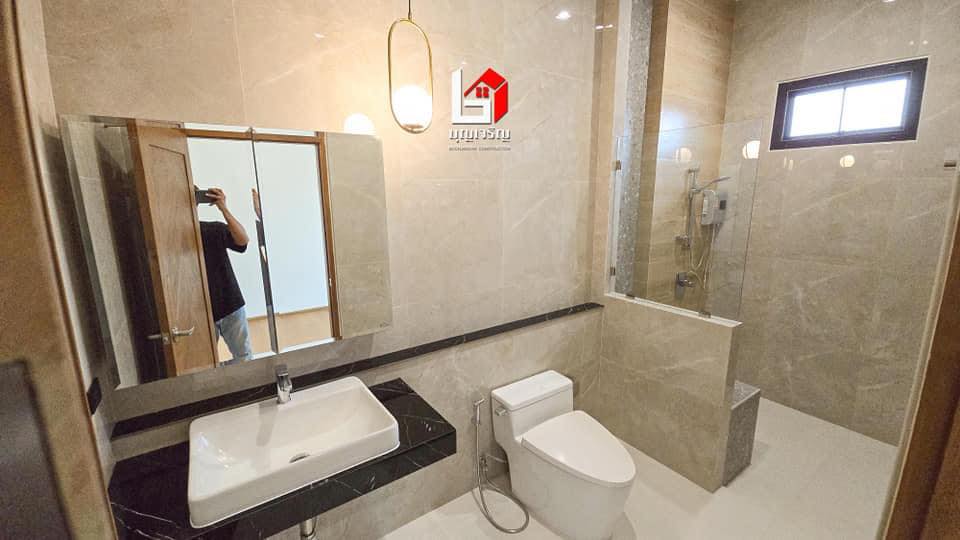 แบบบ้านชั้นเดียว แบบคอนเทมโพรารี่ ขนาด 4 ห้องนอน 5 ห้องน้ำ รูปที่ 24