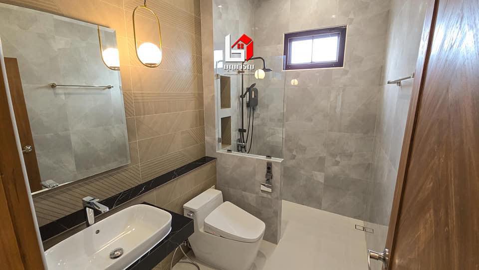 แบบบ้านชั้นเดียว แบบคอนเทมโพรารี่ ขนาด 4 ห้องนอน 5 ห้องน้ำ รูปที่ 29