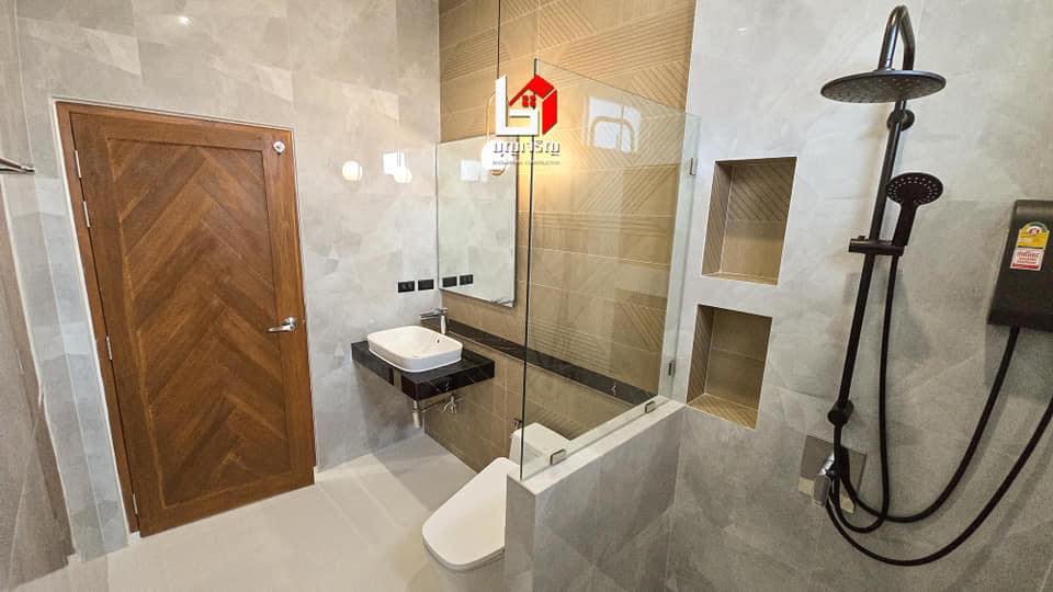 แบบบ้านชั้นเดียว แบบคอนเทมโพรารี่ ขนาด 4 ห้องนอน 5 ห้องน้ำ รูปที่ 30