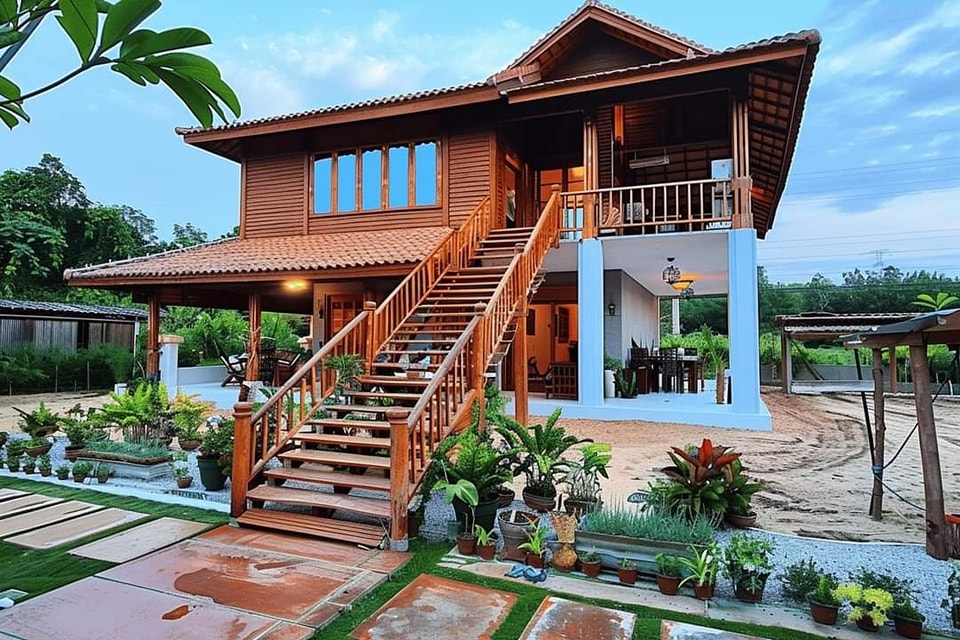 ไอเดียสร้างบ้าน 2 ชั้นครึ่งปูนครึ่งไม้ รูปที่ 7