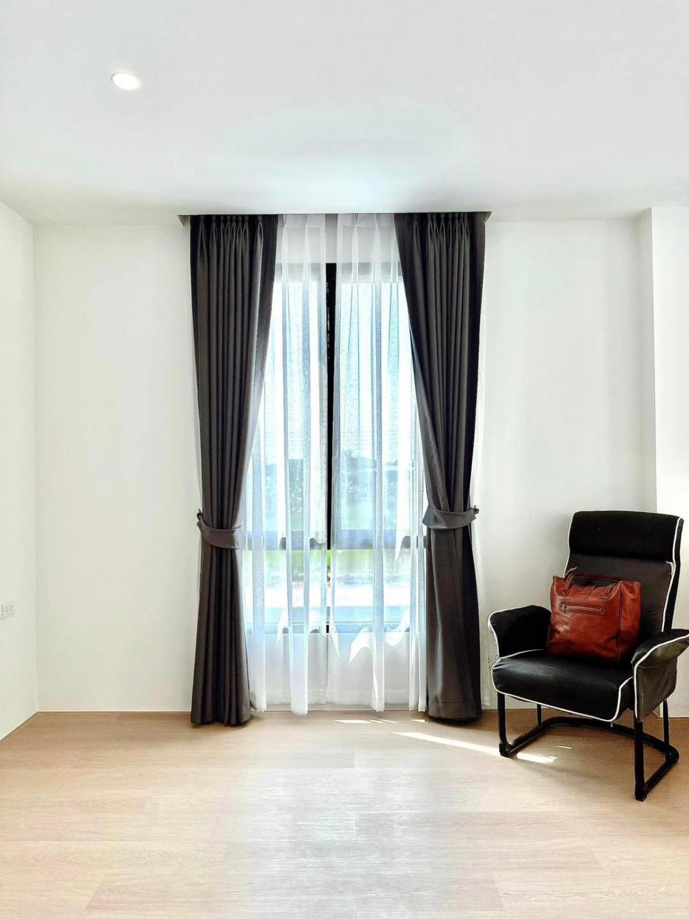 บ้านสวยออกแบบสไตล์ Modern Minimal 3 ห้องนอน + ห้องแต่งตัว, 4 ห้องน้ำ, 3 ที่จอดรถ, ห้องรับแขก, 2 ห้องครัว, ห้องอาหาร, ส่วนพักผ่อน, ห้องเก็บของ, ห้องอเนกประสงค์, พื้นที่สวนในบ้าน ราคา 5.59 ล้านบาท รูปที่ 28