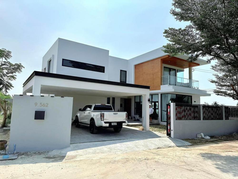 บ้านสวยออกแบบสไตล์ Modern Minimal 3 ห้องนอน + ห้องแต่งตัว, 4 ห้องน้ำ, 3 ที่จอดรถ, ห้องรับแขก, 2 ห้องครัว, ห้องอาหาร, ส่วนพักผ่อน, ห้องเก็บของ, ห้องอเนกประสงค์, พื้นที่สวนในบ้าน ราคา 5.59 ล้านบาท รูปที่ 3