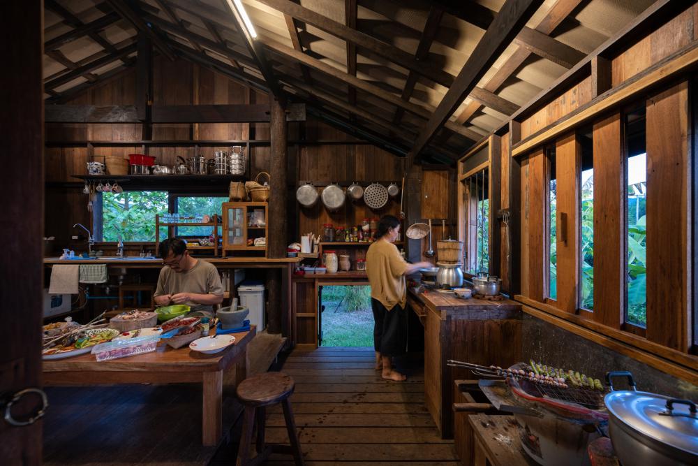 ไอเดียบ้านไม้2ชั้น ชนบทด้านล่างโปร่ง สวยงามอบอุ่นน่าอยู่ รูปที่ 10