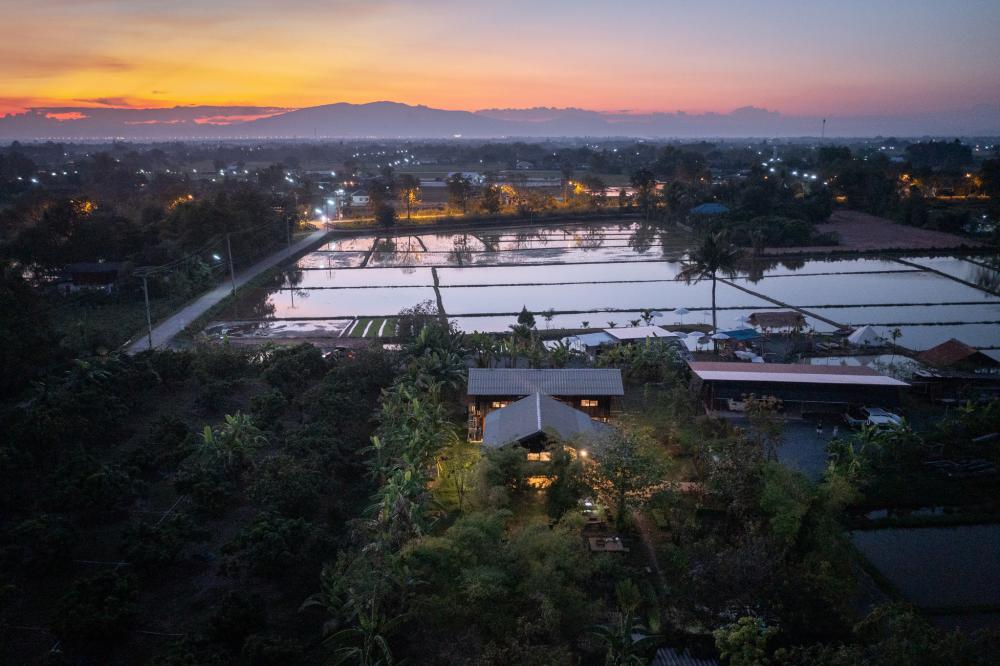 ไอเดียบ้านไม้2ชั้น ชนบทด้านล่างโปร่ง สวยงามอบอุ่นน่าอยู่ รูปที่ 16