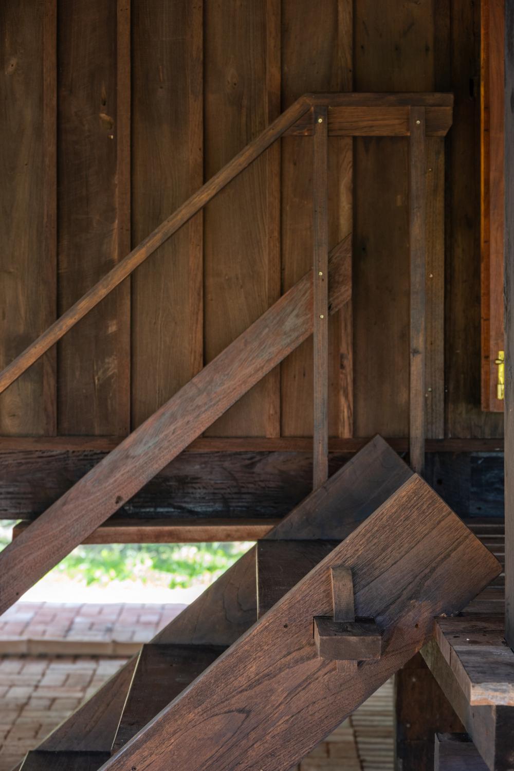 ไอเดียบ้านไม้2ชั้น ชนบทด้านล่างโปร่ง สวยงามอบอุ่นน่าอยู่ รูปที่ 22