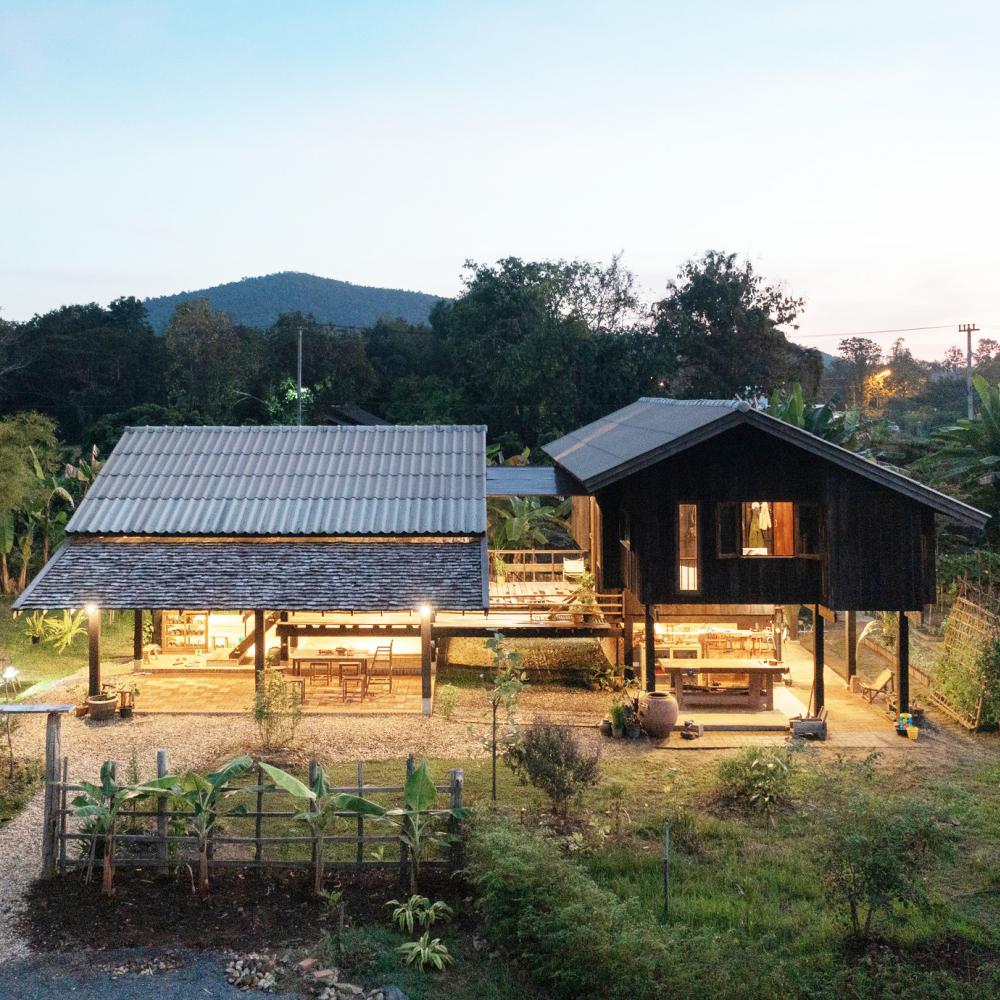 ไอเดียบ้านไม้2ชั้น ชนบทด้านล่างโปร่ง สวยงามอบอุ่นน่าอยู่ รูปที่ 4