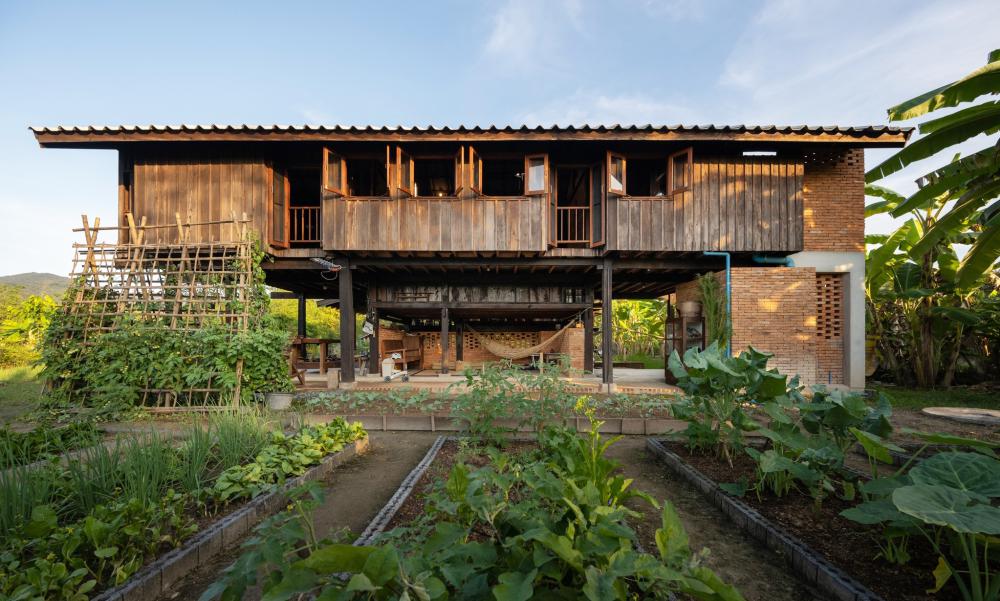 ไอเดียบ้านไม้2ชั้น ชนบทด้านล่างโปร่ง สวยงามอบอุ่นน่าอยู่ รูปที่ 6