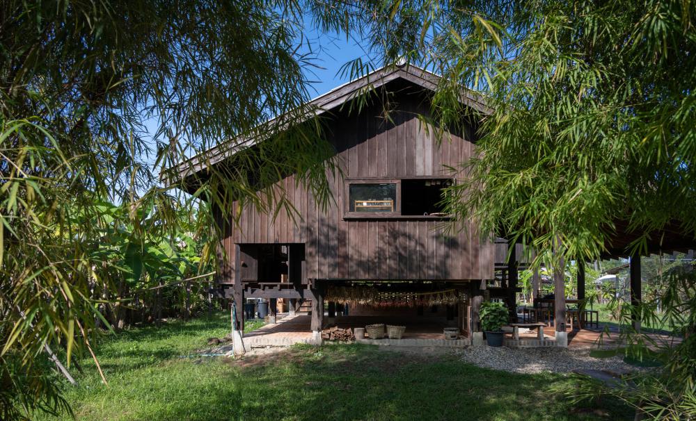 ไอเดียบ้านไม้2ชั้น ชนบทด้านล่างโปร่ง สวยงามอบอุ่นน่าอยู่ รูปที่ 4