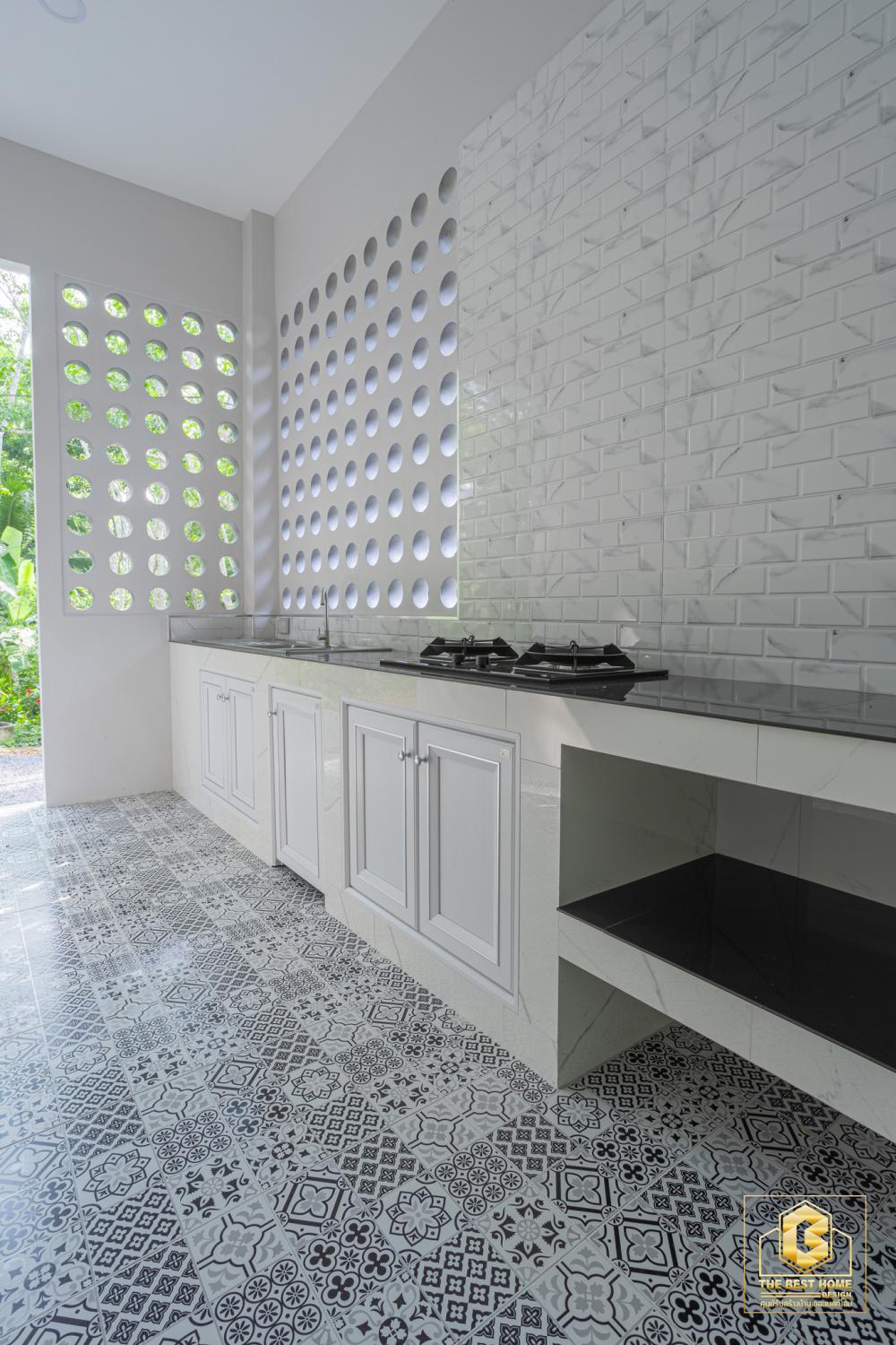 บ้านสไตล์คอนเทมโพรารี่ ขนาด 3 ห้องนอน 3 ห้องน้ำ พื้นที่รวม 212 ตร.ม. รูปที่ 2