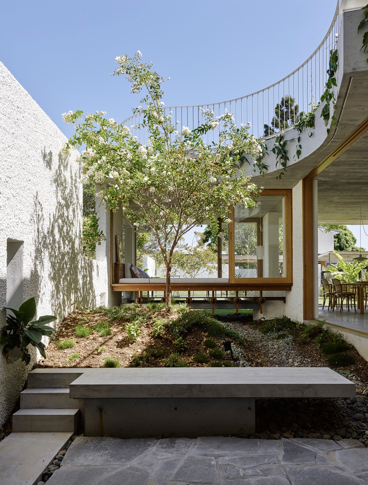 ไอเดีย Gibbon Street I ประเทศออสเตรเลีย บ้านที่ให้ความสำคัญกับทัศนียภาพโดยรวมและใส่ใจเรื่องการอนุรักษ์ภูมิทัศน์ เน้นเปิดพื้นที่โล่ง ๆ รูปที่ 6