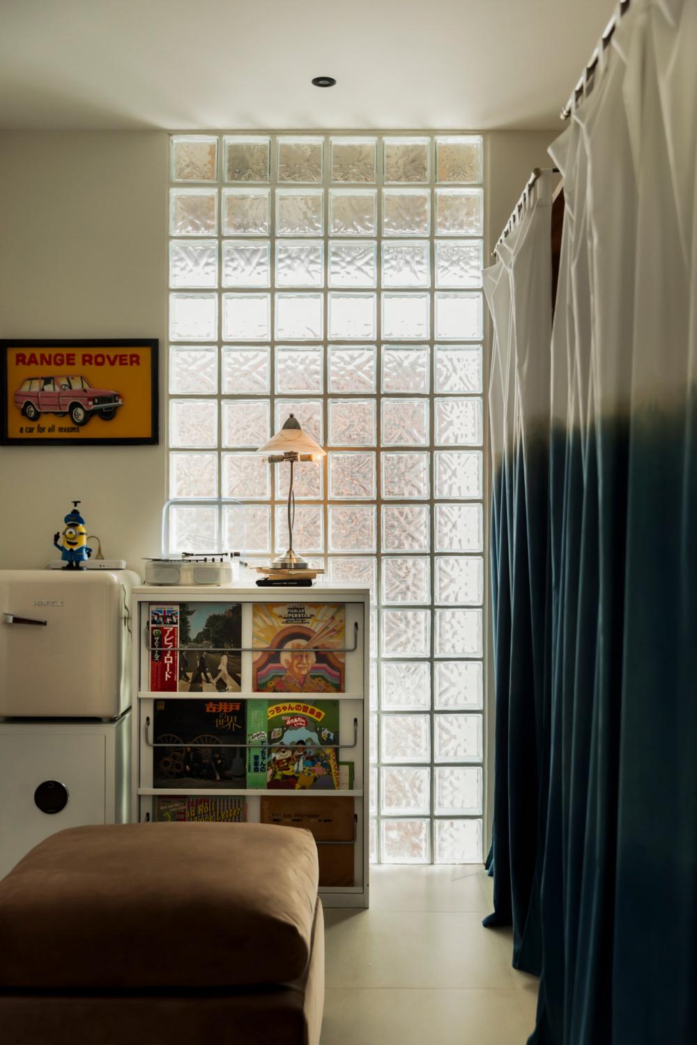 ไอเดียบ้านที่งานศิลปะและงานฝีมือมาบรรจบกัน นี่คือบ้านของนักออกแบบแฟชั่นที่มีความรักอย่างลึกซึ้งในการสะสมเฟอร์นิเจอร์วินเทจ รูปที่ 20