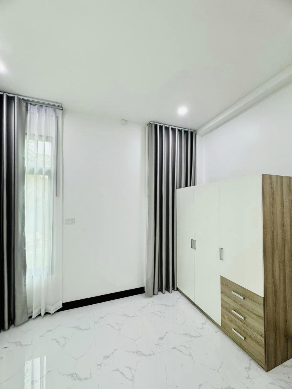 บ้านโมเดิร์นชั้นเดียวตกแต่งบิ้วอินน่าอยู่ ขนาด 3 ห้องนอน 2 ห้องน้ำ รูปที่ 3