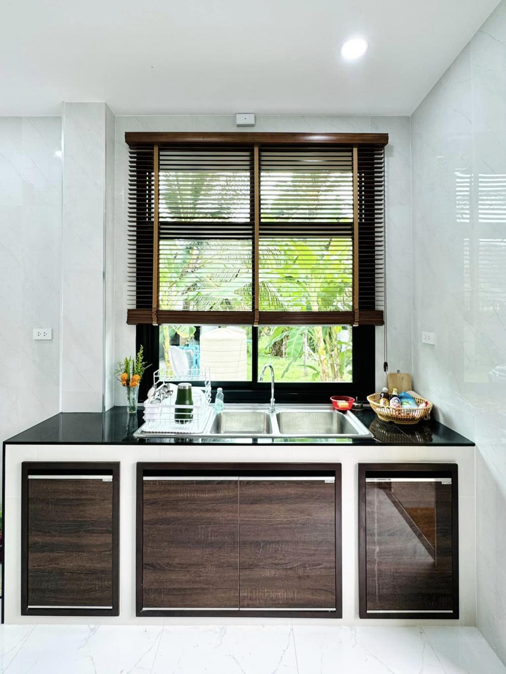 บ้านโมเดิร์นชั้นเดียวตกแต่งบิ้วอินน่าอยู่ ขนาด 3 ห้องนอน 2 ห้องน้ำ รูปที่ 7