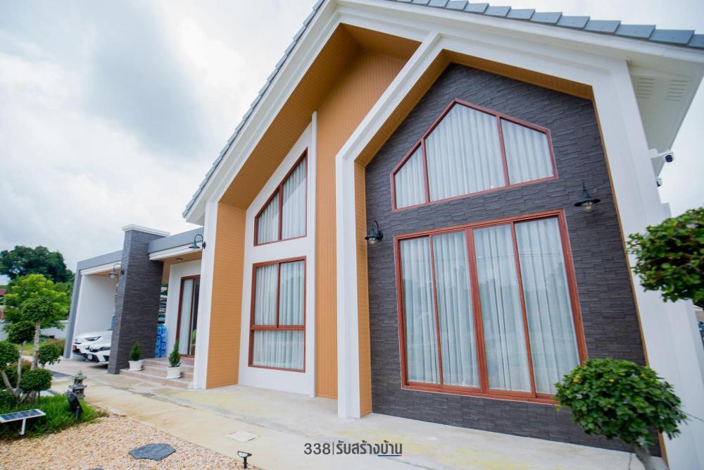 บ้านนอร์ดิกมินิมอล ขนาด 3 ห้องนอน 3 ห้องน้ำ 2 ที่จอดรถยต์ จัดสวนและทางเดือนเข้าบ้านได้สวยน่ารัก รูปที่ 3