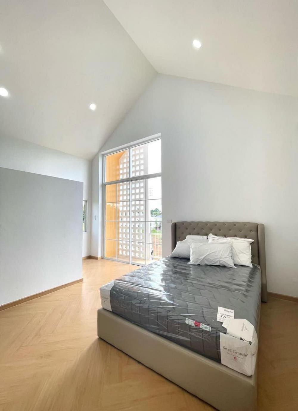 บ้านชั้นครึ่งในสไตล์มินิมอล 3 ห้องนอน 3 ห้องน้ำ รูปที่ 15