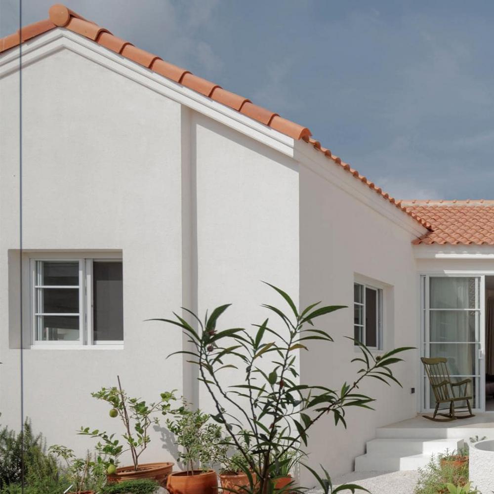 ไอเดียบ้านหลังคาสั้นมินิมอลและที่นั่งพักชิลๆ รูปที่ 14