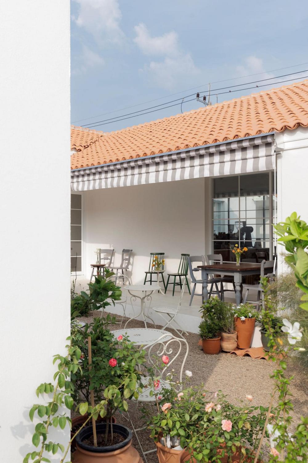 ไอเดียบ้านหลังคาสั้นมินิมอลและที่นั่งพักชิลๆ รูปที่ 3