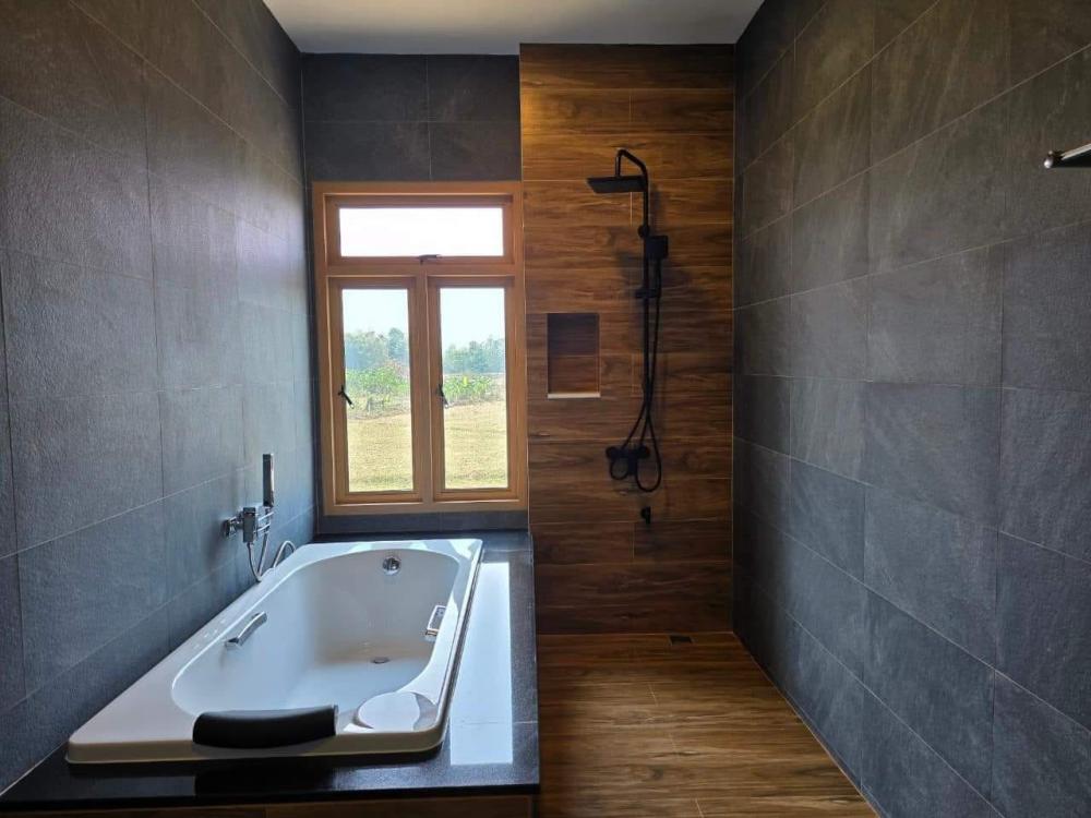 บ้านพักอาศัย 2ชั้น สไตล์สไตล์ทรอปิคอล ขนาด 3 ห้องนอน 4 ห้องน้ำ พื้นที่ใช้สอย 416 ตร.ม. รูปที่ 19