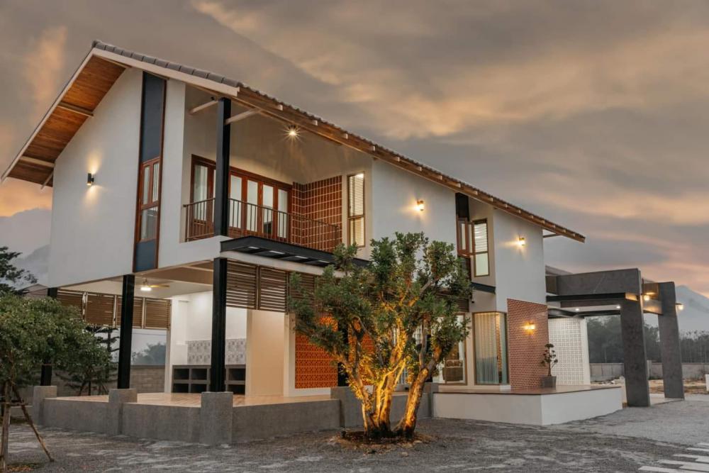 บ้านพักอาศัย 2ชั้น สไตล์สไตล์ทรอปิคอล ขนาด 3 ห้องนอน 4 ห้องน้ำ พื้นที่ใช้สอย 416 ตร.ม. รูปที่ 1