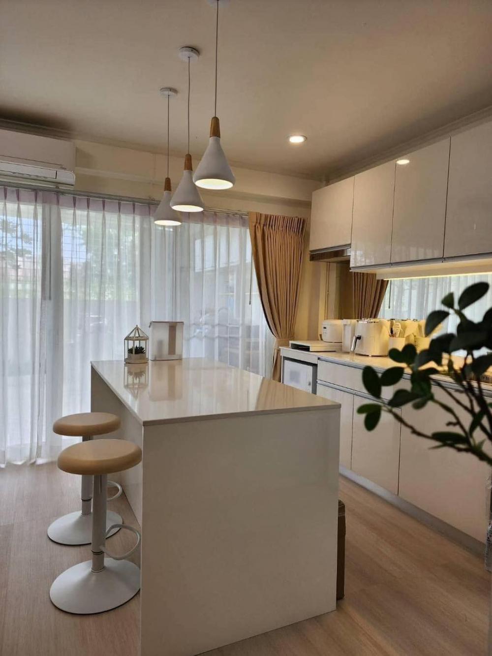 ไอเดียรีโนเวททาวน์โฮมเก่าอายุกว่า 30 ปี กลายเป็นบ้านสไตล์มินิมอล รูปที่ 11