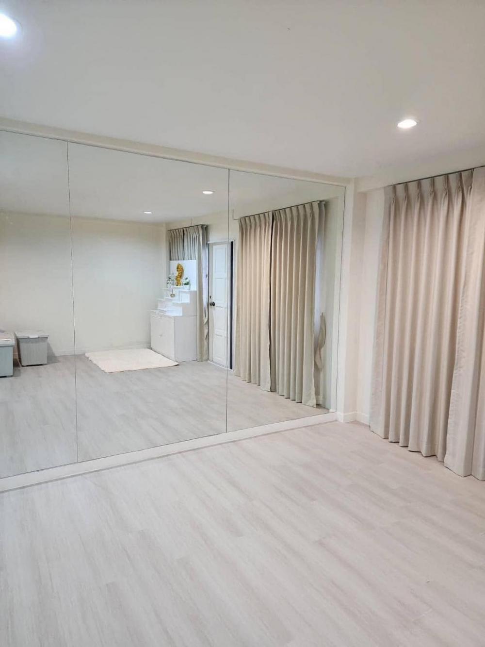 ไอเดียรีโนเวททาวน์โฮมเก่าอายุกว่า 30 ปี กลายเป็นบ้านสไตล์มินิมอล รูปที่ 26