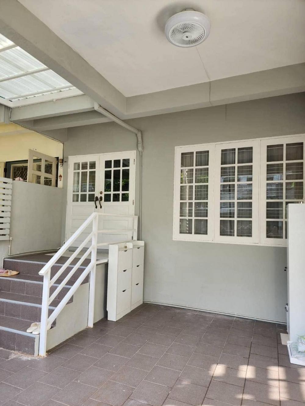 ไอเดียรีโนเวททาวน์โฮมเก่าอายุกว่า 30 ปี กลายเป็นบ้านสไตล์มินิมอล รูปที่ 27