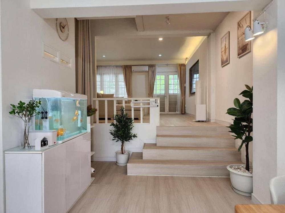 ไอเดียรีโนเวททาวน์โฮมเก่าอายุกว่า 30 ปี กลายเป็นบ้านสไตล์มินิมอล รูปที่ 4